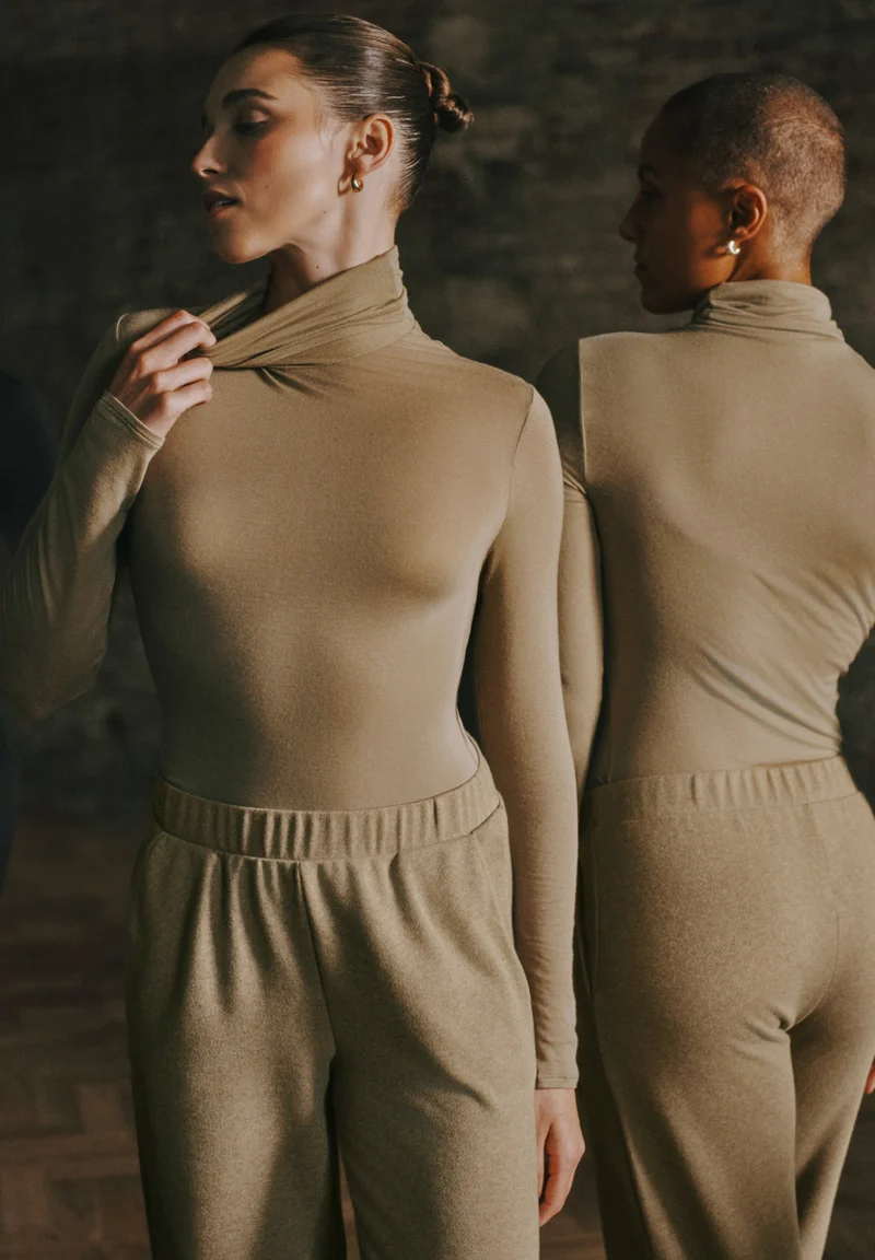 Ultralight Wool Turtle-Neck Shirt | suede camel 071597-072825