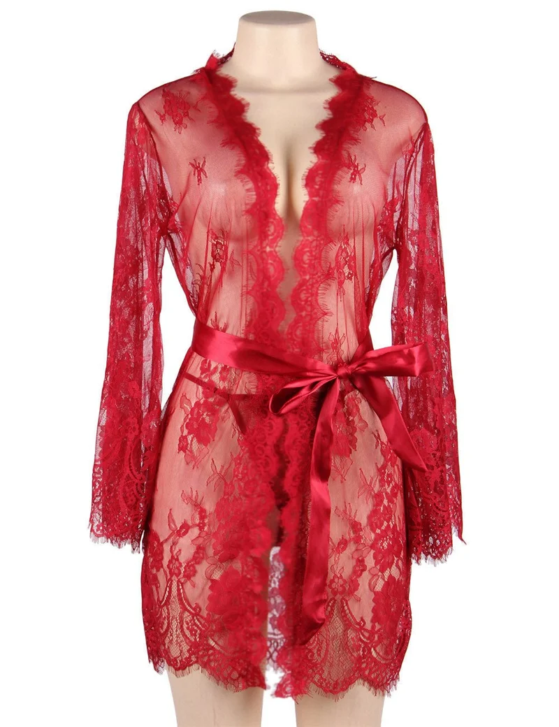 Babydoll aus roter Wimpernspitze – Weite Ärmel, Knopfleiste, Satinbund & String-Set