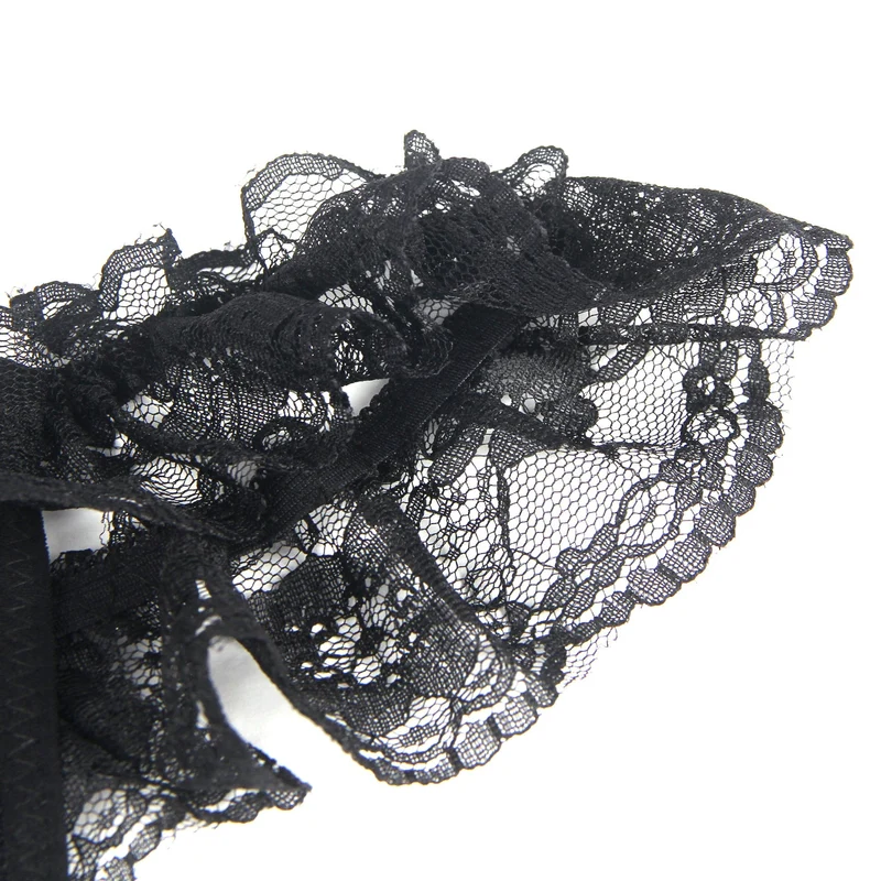 Schwarzer Schmetterlings-Tanga aus Spitze – wasserlösliche Blume, offener Schritt und Perlenverzierung