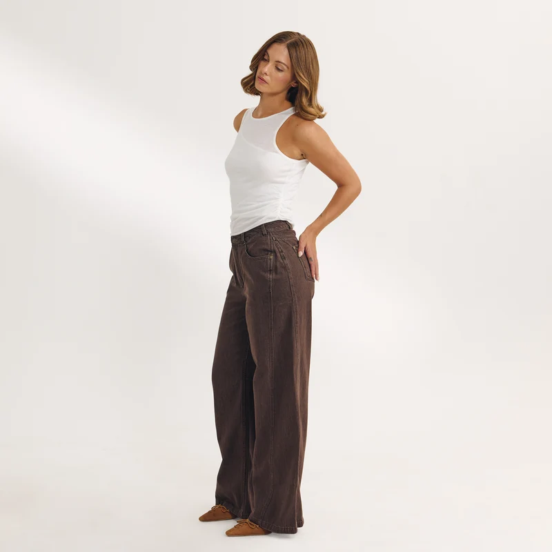 Dipped-Waist Wide-Leg Jeans - Espresso