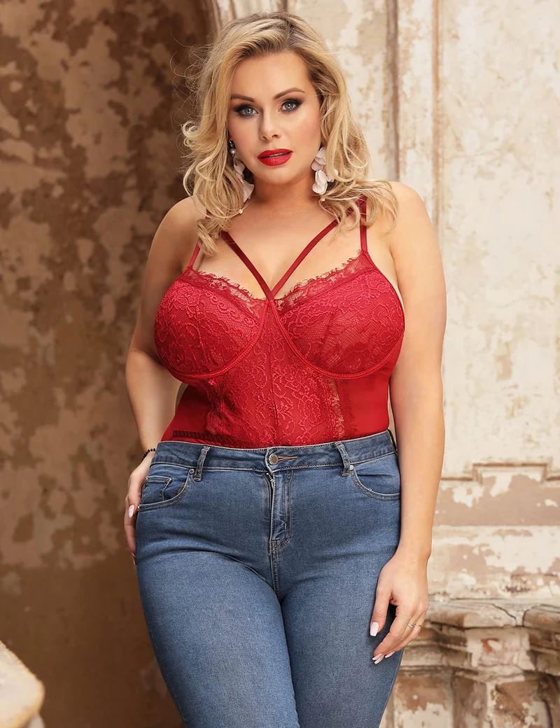 Roter Body aus Spitze und Mesh – Cups aus Wimpernspitze, BH-Detail mit Cut-Outs, verstellbarer Schritt und Träger
