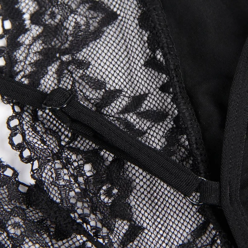 Modales Nachthemd mit tiefem V-Ausschnitt und Spitze – Rückenausschnitt, gekreuzte Träger, ausgestellter Rock und G-String-Set