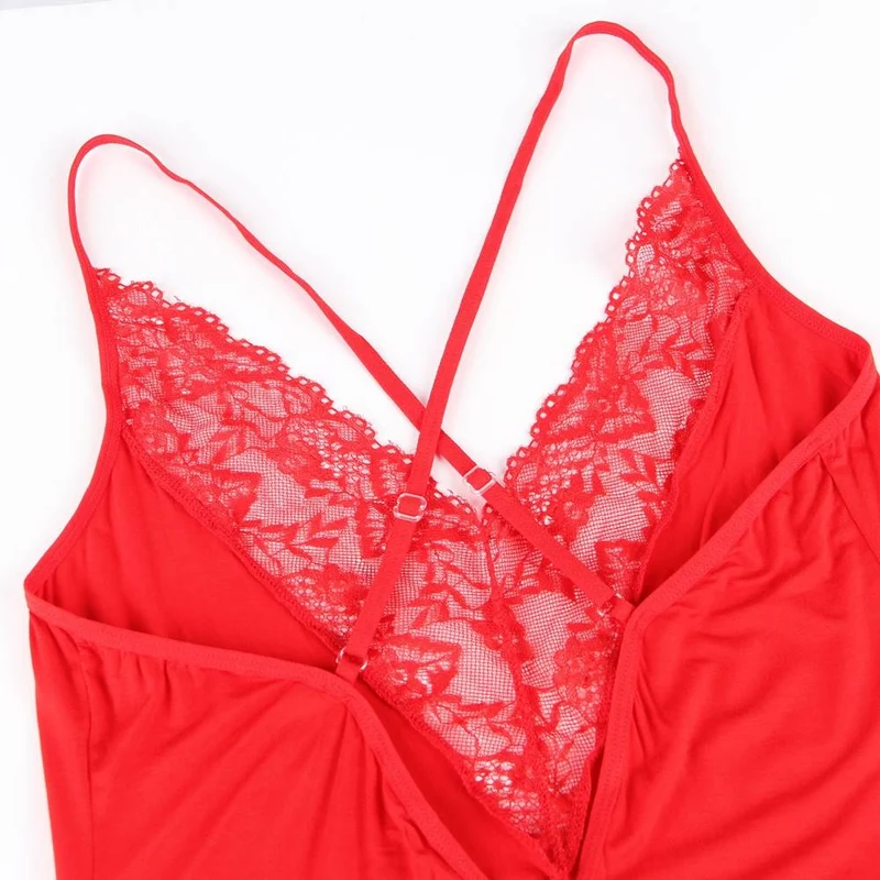 Modales Nachthemd mit tiefem V-Ausschnitt und Spitze – Rückenausschnitt, gekreuzte Träger, ausgestellter Rock und G-String-Set