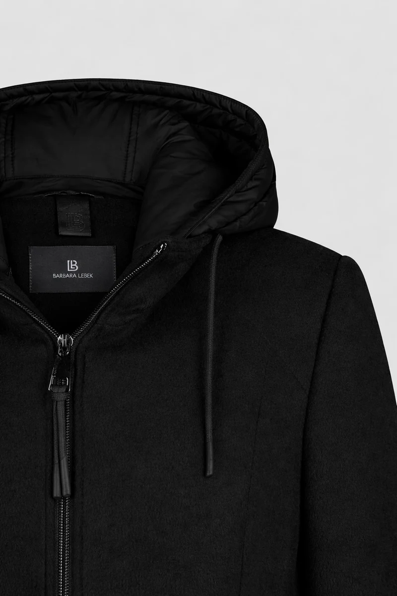 Wolljacke mit Kapuze