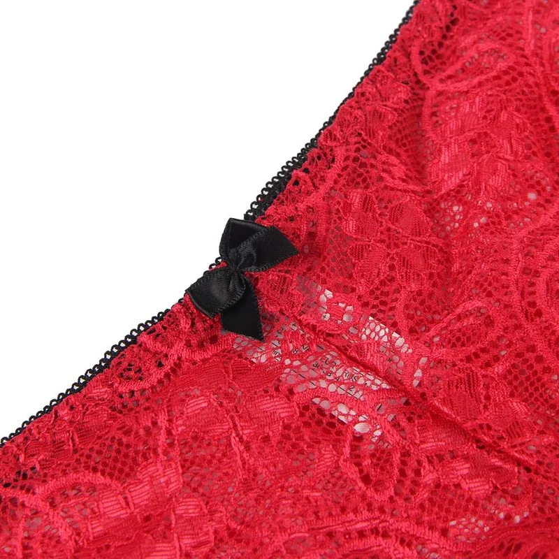 Dreiteiliges Nachtwäsche-Set aus rotem Spitzen-Camisole, Höschen und Satin-Boxershorts