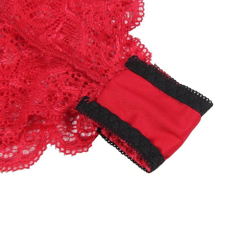Dreiteiliges Nachtwäsche-Set aus rotem Spitzen-Camisole, Höschen und Satin-Boxershorts