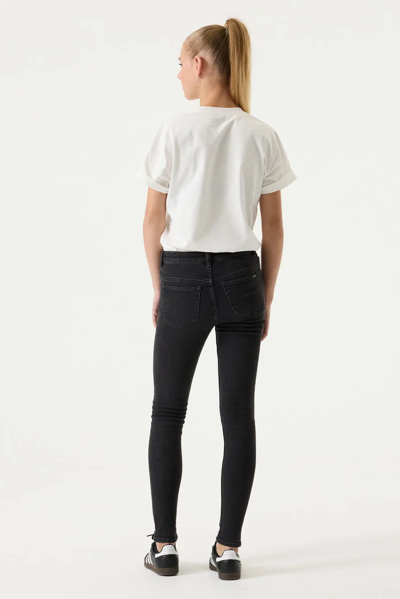 570 Rianna
