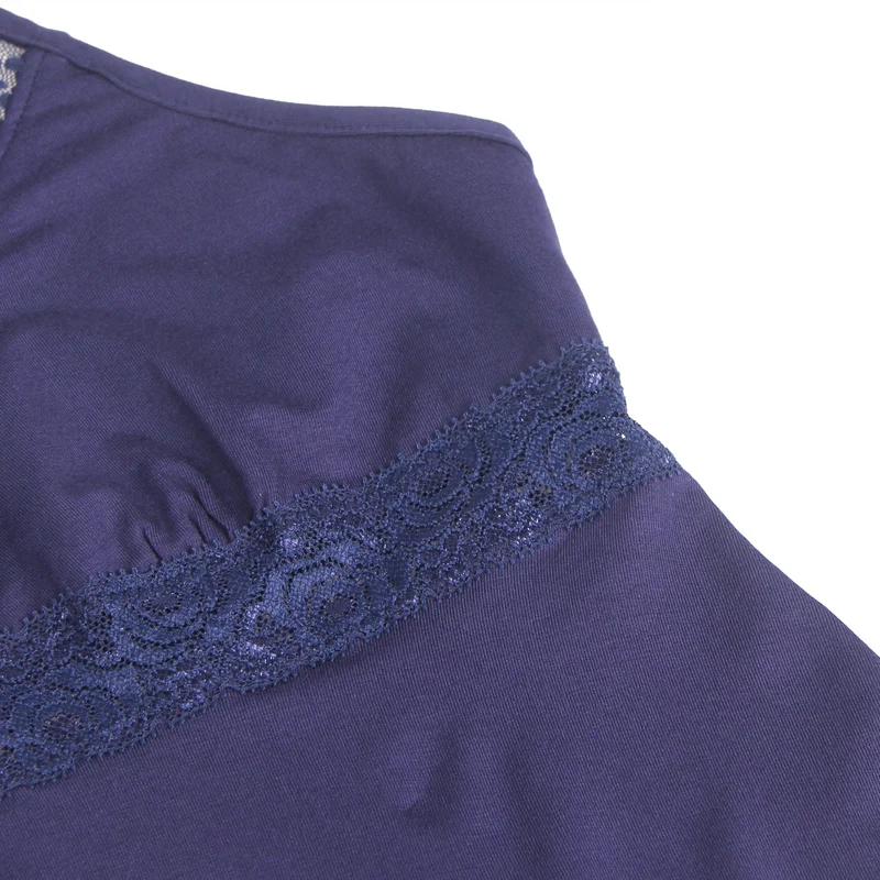 Nachthemd aus marineblauem Modal mit tiefem V-Ausschnitt – Taillenband mit Spitzeneinsatz und ausgestellter Rock