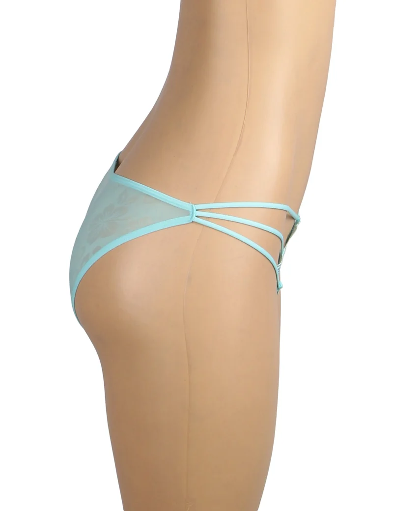 Hellblauer Netz-Slip – 3D-Stickerei vorne, hohle Seitenbänder und Baumwollzwickel