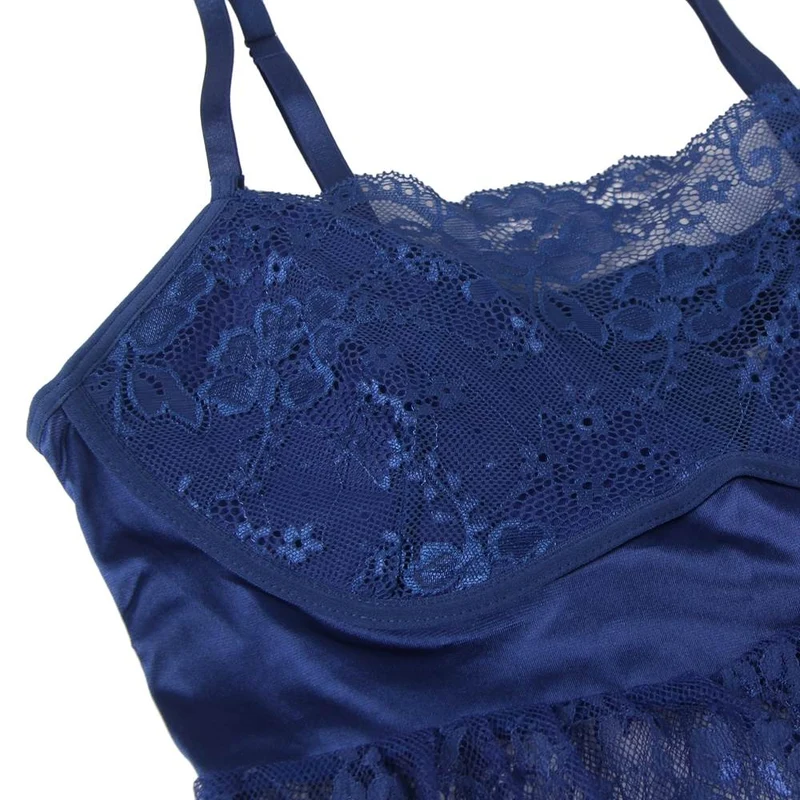 Babydoll aus blauer Wimpernspitze – Gepolsterte Cups, Schleifengürtel in der Taille, Wellensaum & String