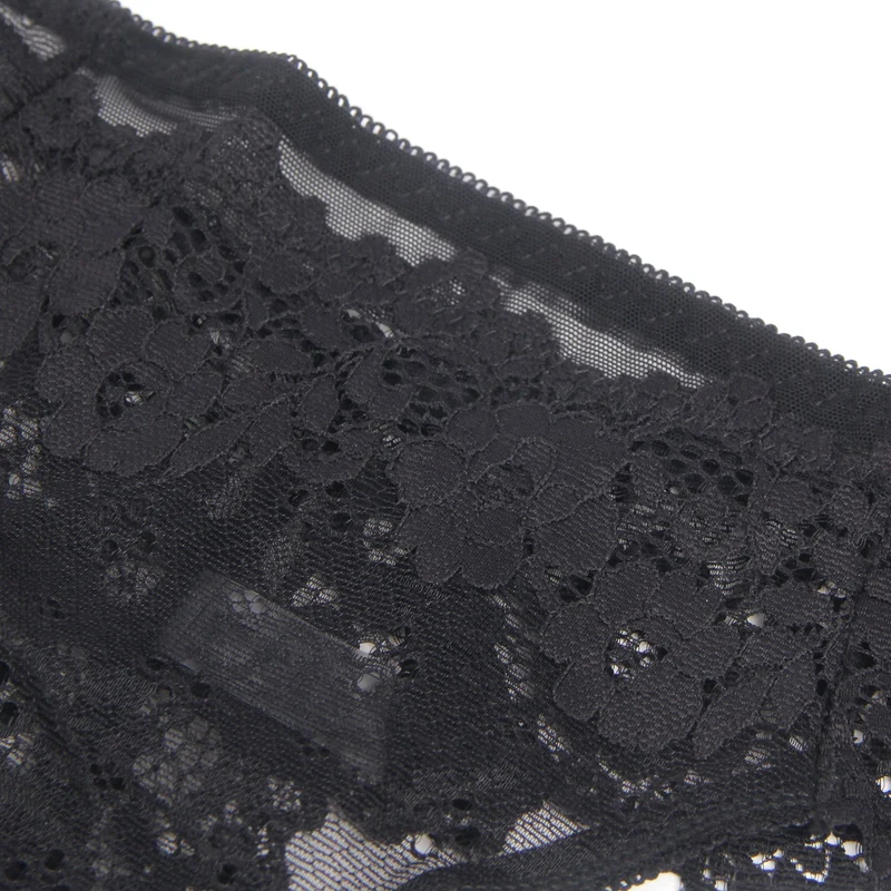 Schwarzer Slip aus floraler Spitze mit Baumwollfutter