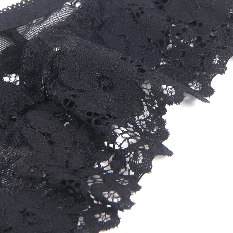 Schwarzer Slip aus floraler Spitze mit Baumwollfutter