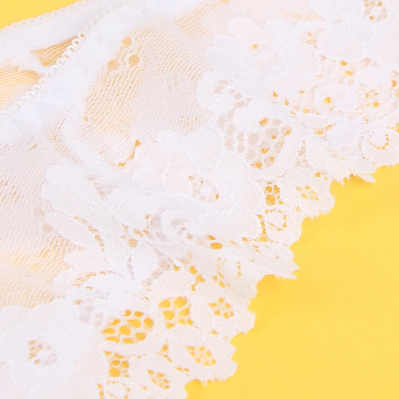 Weißer Slip aus floraler Spitze mit Baumwollfutter