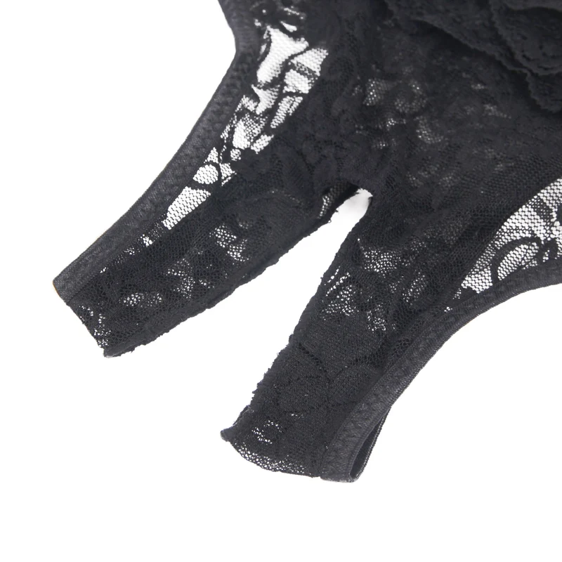 Schwarzer Triangel-Slip aus Spitze mit mehrlagigem Rückenteil, Schleifendetail und offenem Schritt