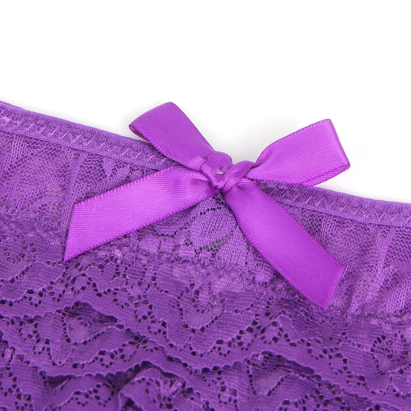 Lila Spitzen-Triangel-Slip mit mehrlagigem Rückenbesatz, Schleifendetail und offenem Schritt