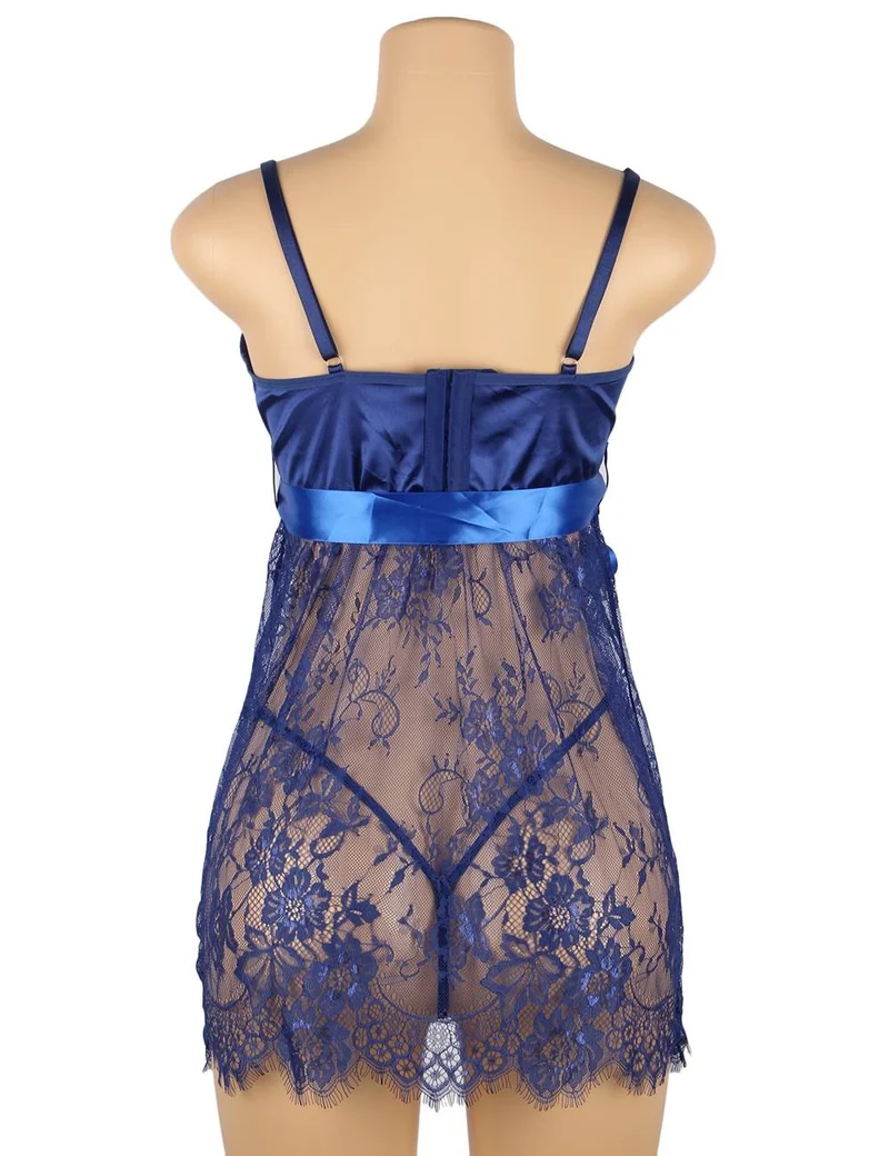 Babydoll-Set aus blauer Wimpernspitze mit Schleifenbesatz, Taillengürtel und G-String