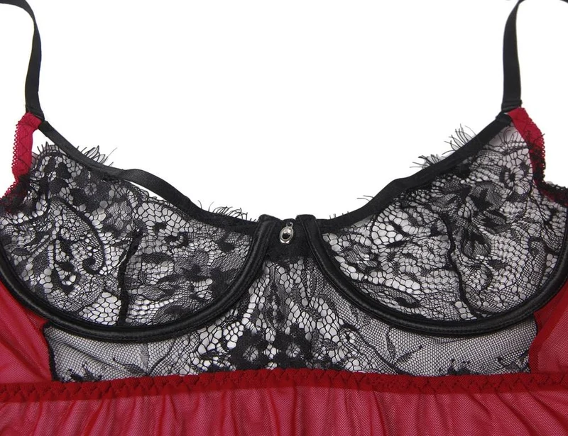 Schwarzes, transparentes Babydoll-Set aus Mesh mit Einsätzen, Stahlring-BH, Wimpernspitze, offenem Rücken und passendem String.