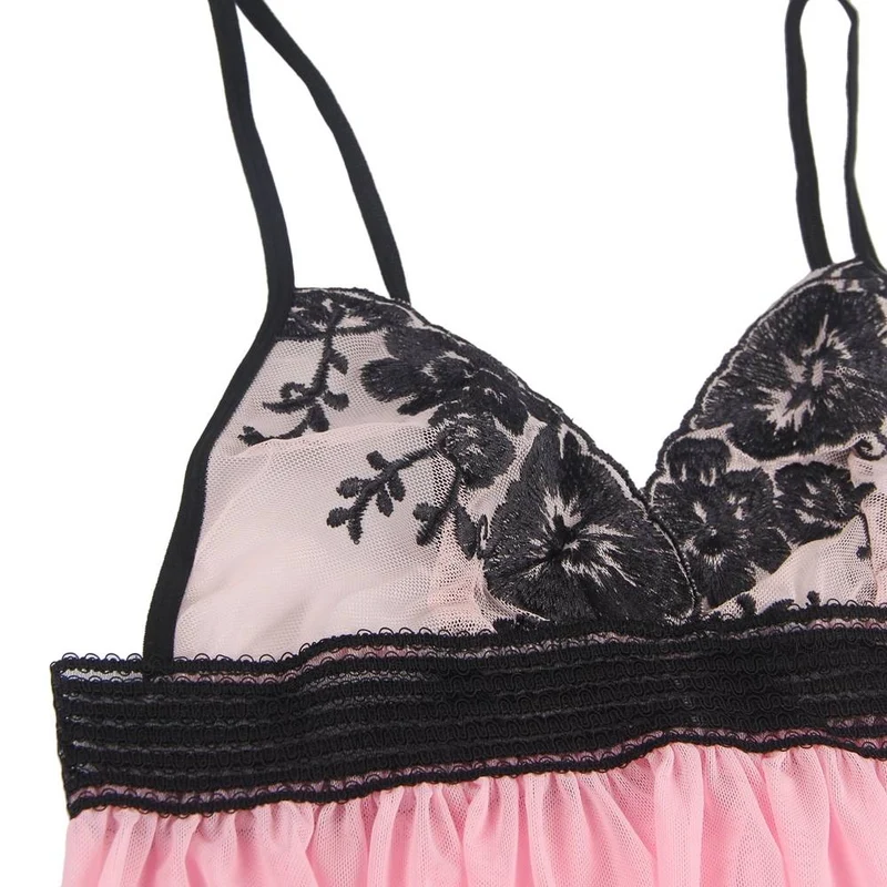 Rosa Babydoll aus Mesh mit tiefem V-Ausschnitt, Bruststickerei und gestreiftem Gummibund