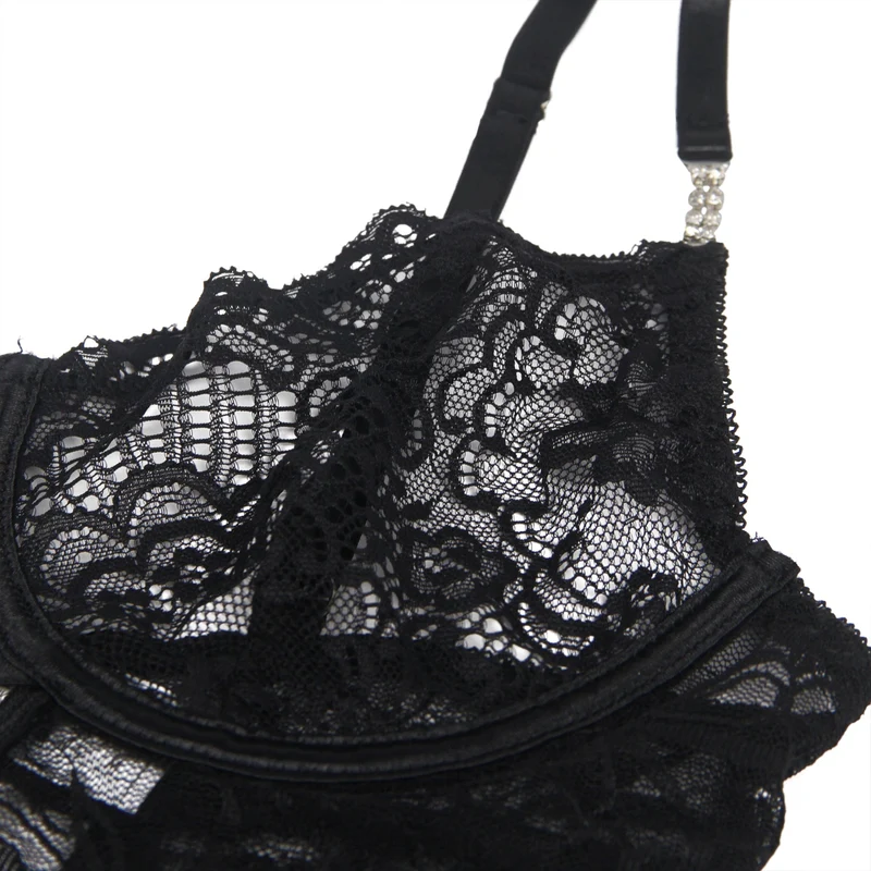 Schwarzes Babydoll aus Spitze mit Bügeln, herzförmigem Spitzen-Seitenschlitz und verstellbarem Rückenverschluss