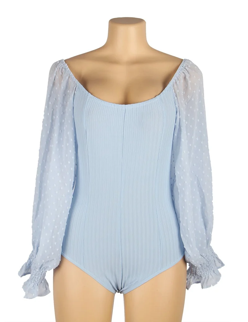 Hellblauer One-Shoulder-Body – Chiffon-Puffärmel & Schnallenverschluss im Schritt