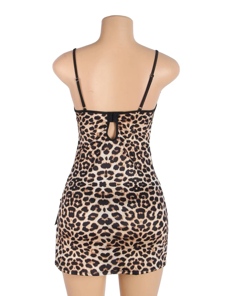 Babydoll aus Stretchstoff mit Leopardenmuster, Spitzen-Cups und geschlitztem Saum, Schmetterlingsträgern und passendem String-Set