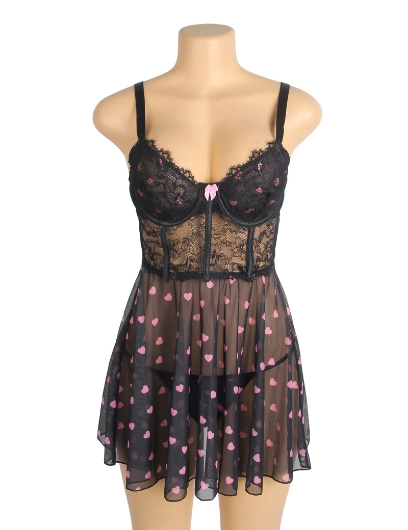 Schwarzes Babydoll aus Spitze mit Herzmuster, Wimpernspitzenbesatz am Brustbereich, Schleifenakzent und passendem T-Shirt-Set