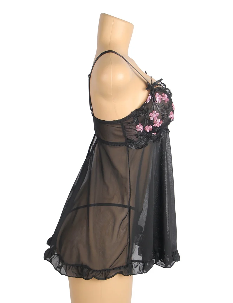 Schwarzes Babydoll aus Netzstoff mit 3D-Blumenstickerei, Schleifenverzierung, Rüschensaum, formgebendem Oberteil und passendem Höschen.