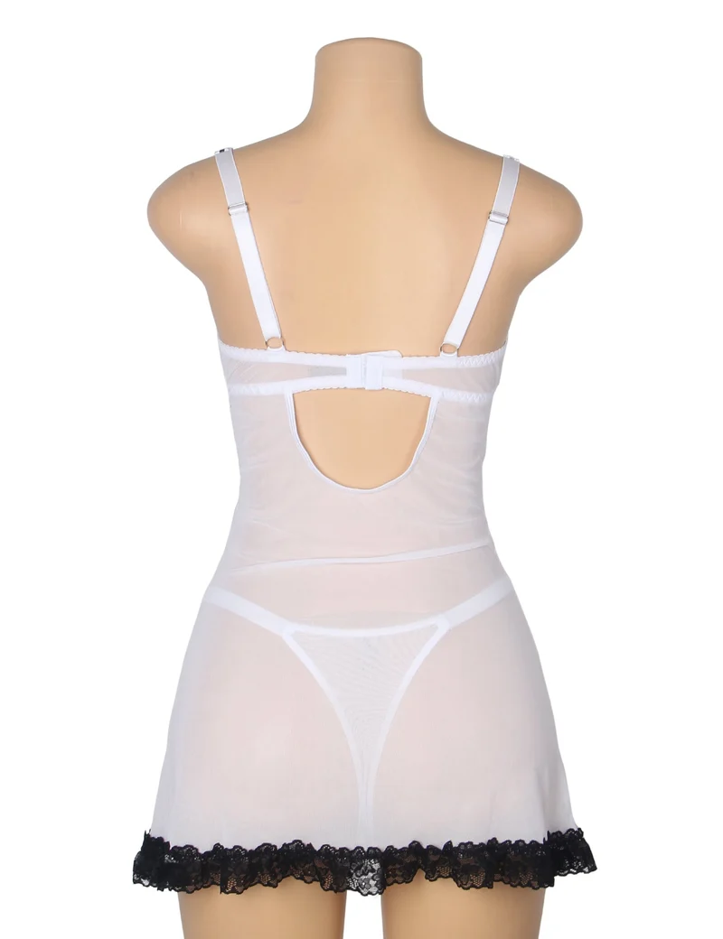 Weißes Babydoll aus Spitze mit Rüschensaum, Bügel-BH, hohlem Rückenausschnitt und Schleife sowie passendes Spitzen-T-Hose-Set