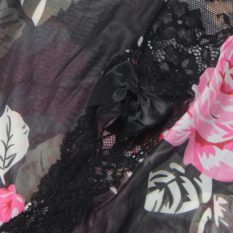 Langes Nachthemd aus floral bedrucktem Mesh und Spitze mit gefüttertem Oberteil, hohem Schlitz vorne, offenem Rücken und T-Rücken-Set