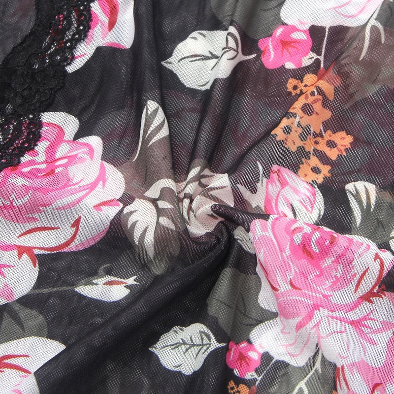 Langes Nachthemd aus floral bedrucktem Mesh und Spitze mit gefüttertem Oberteil, hohem Schlitz vorne, offenem Rücken und T-Rücken-Set