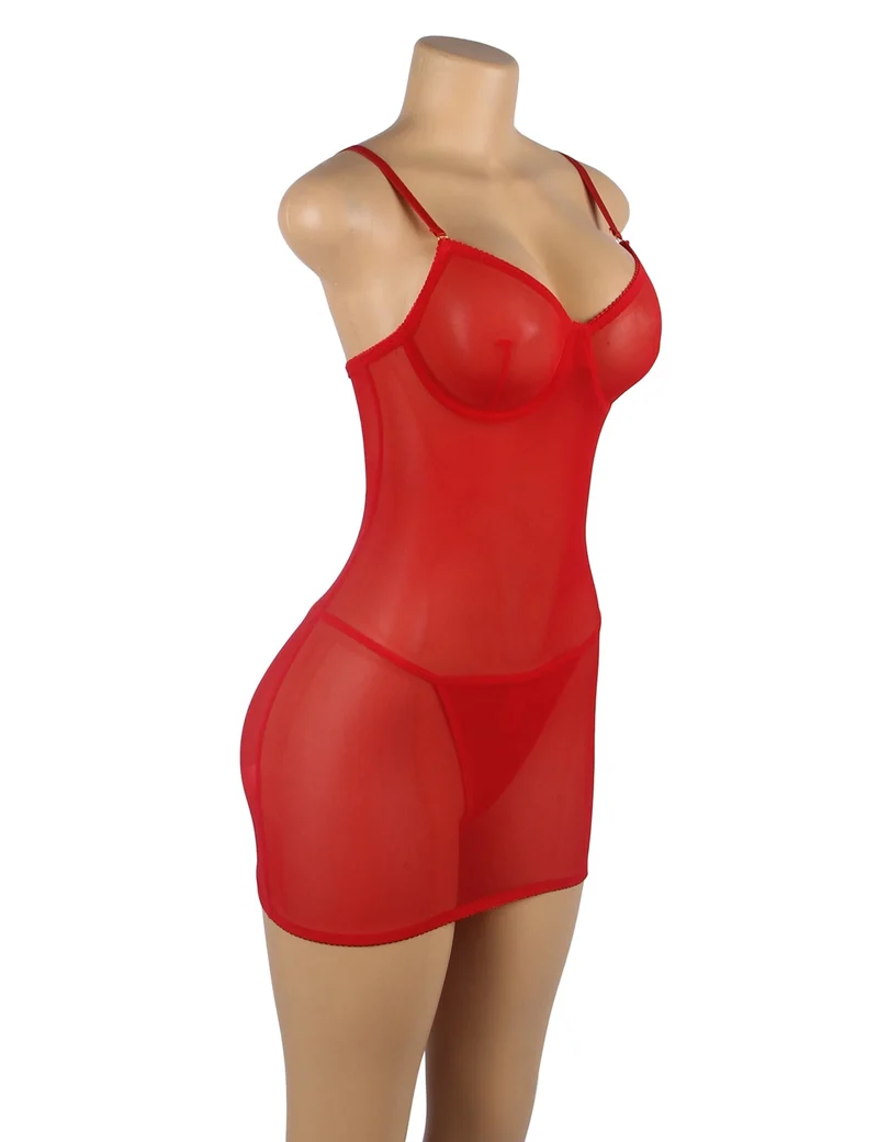 Rotes Babydoll aus Mesh mit Bügeln, Schnürung am Rücken, verstellbaren Trägern und passendem String-Set