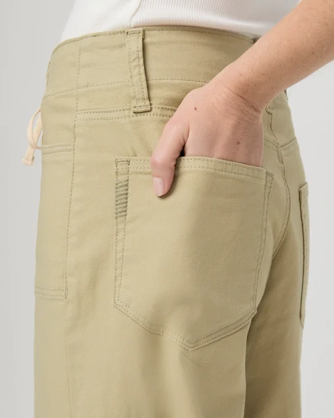 Ari Pale Olive
