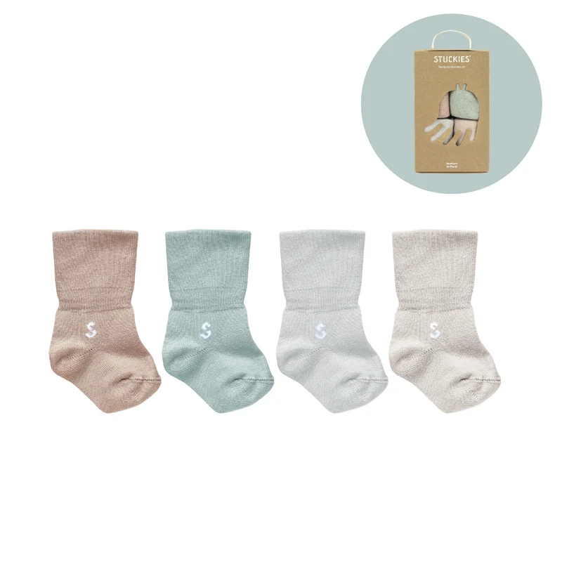 STUCKIES Neugeborenensocken mit nahtloser Zehenpartie und Verrutschschutz – 4er-Pack – Tides