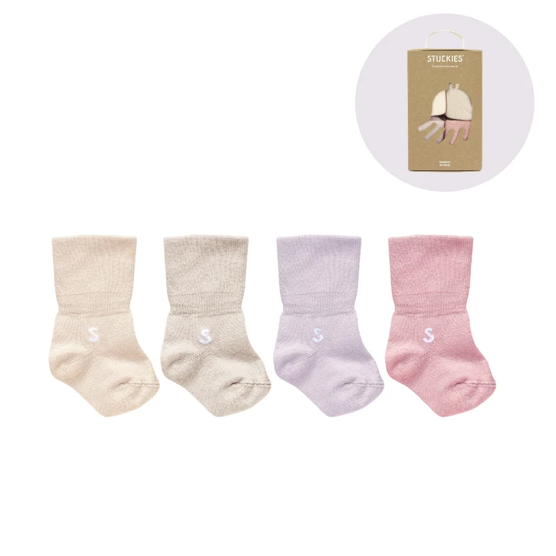 STUCKIES Neugeborenensocken mit nahtloser Zehenpartie und rutschfestem Verschluss – 4er-Pack – Blossom