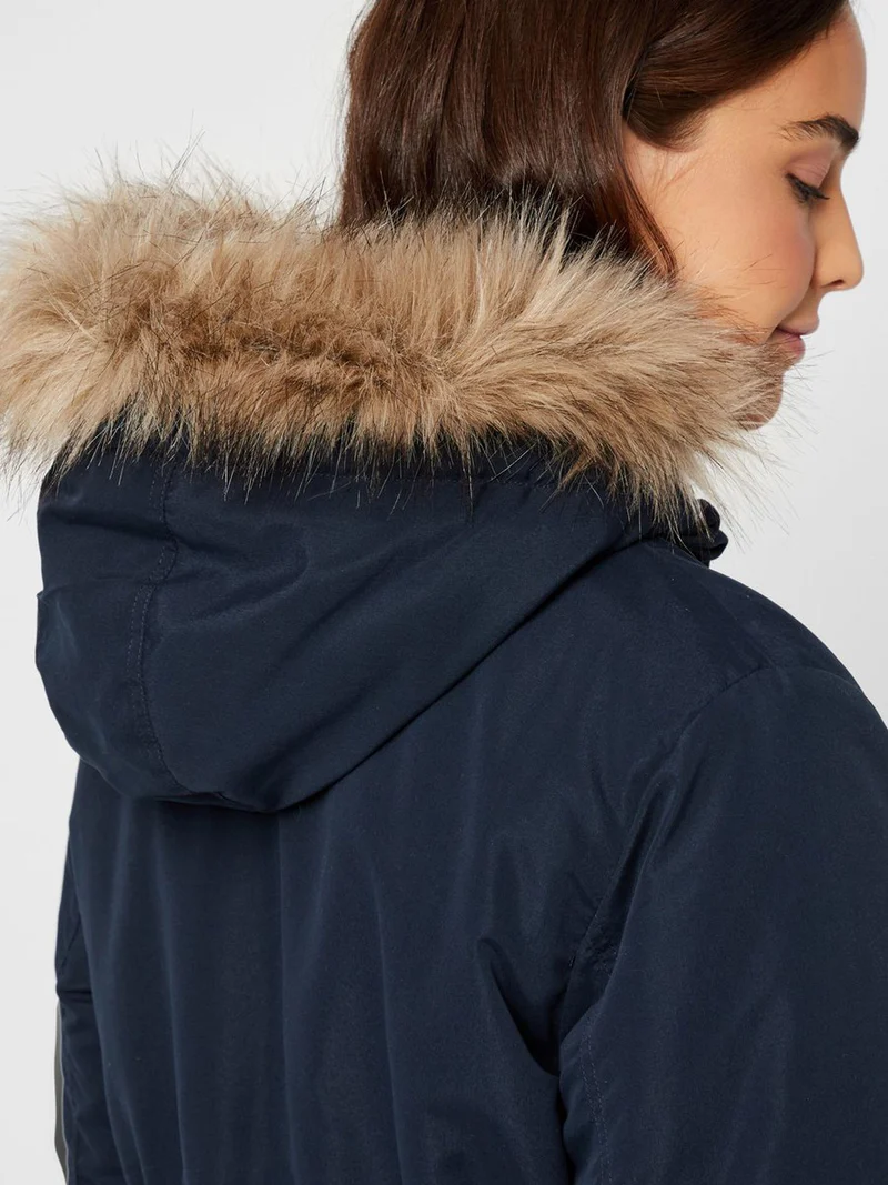 Mamalicious Vente Parka-Jacke – Jessa – Marineblauer Blazer