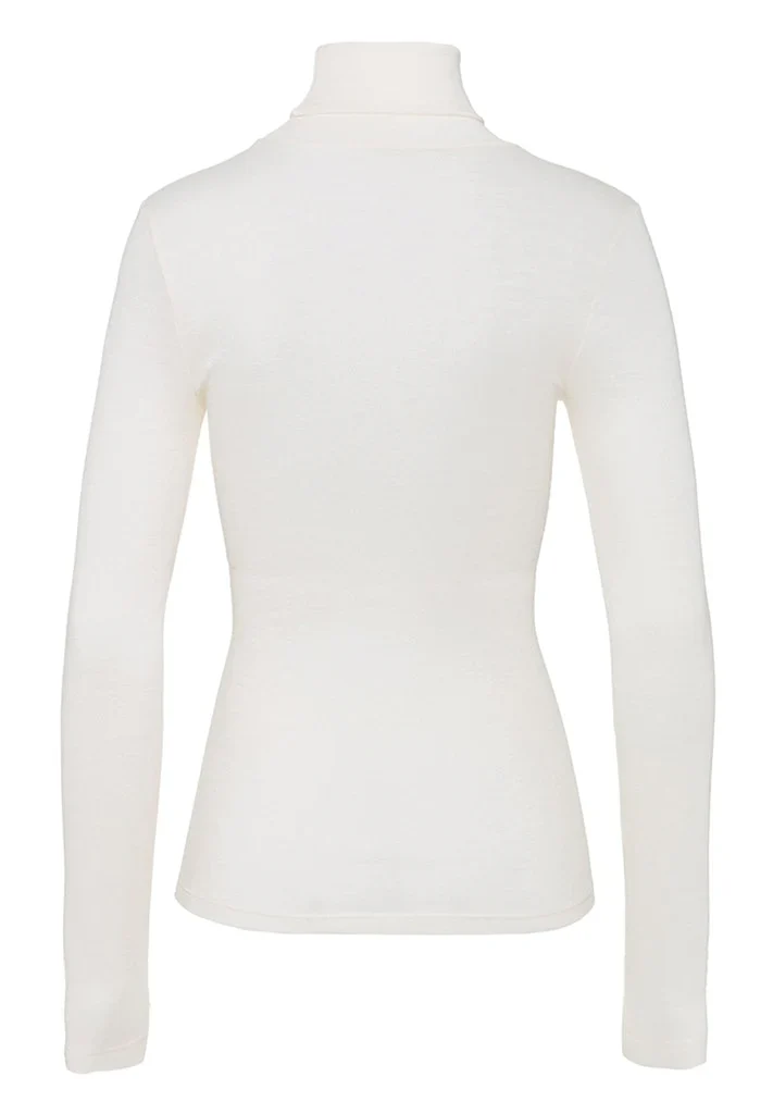 Woolen Silk Turtle Neck Long Sleeved Top Cygne