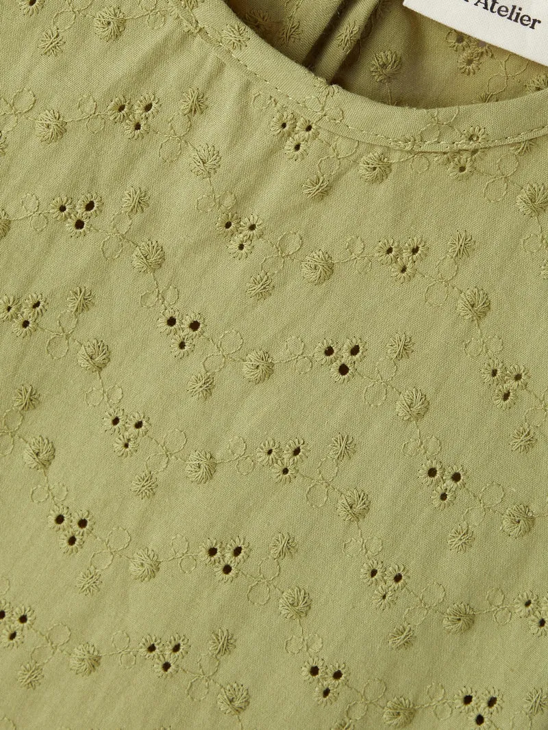 Lil' Atelier Top mit Rüschen und Stickerei - Hinna - Salbei