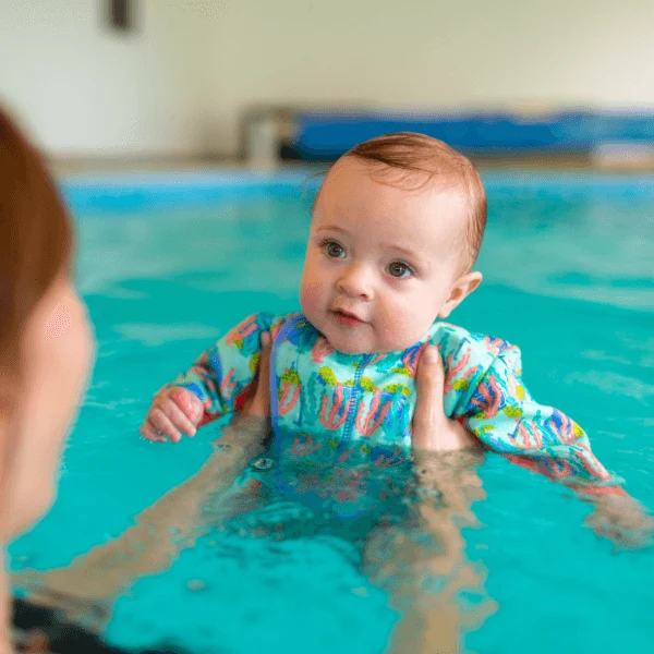 Leicht gefütterter Babybadeanzug mit Schwimmwindel - Baby Cosy Suit - Schildkröten