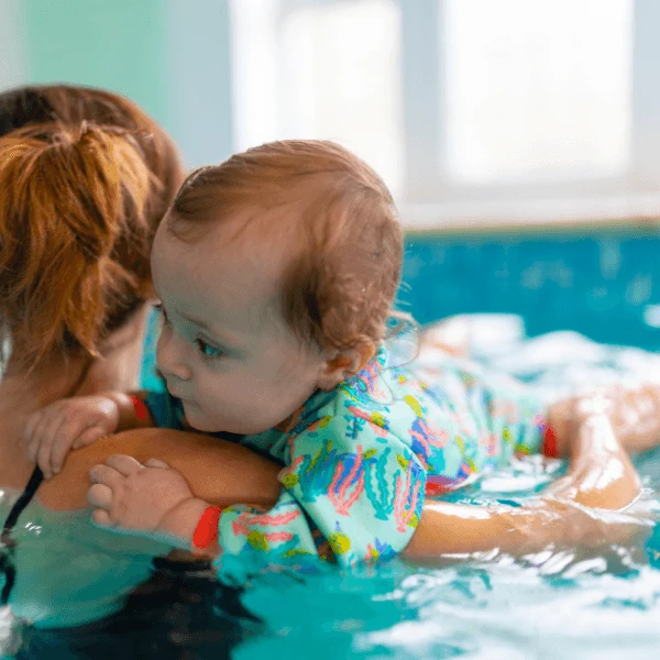 Leicht gefütterter Babybadeanzug mit Schwimmwindel - Baby Cosy Suit - Schildkröten