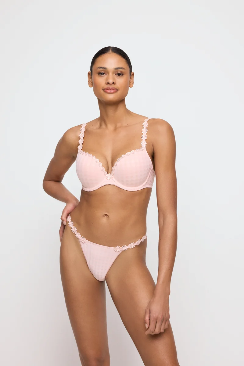 AVERO pearly pink mini String
