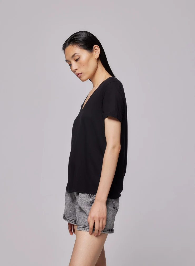 Soft Touch V Neck Black