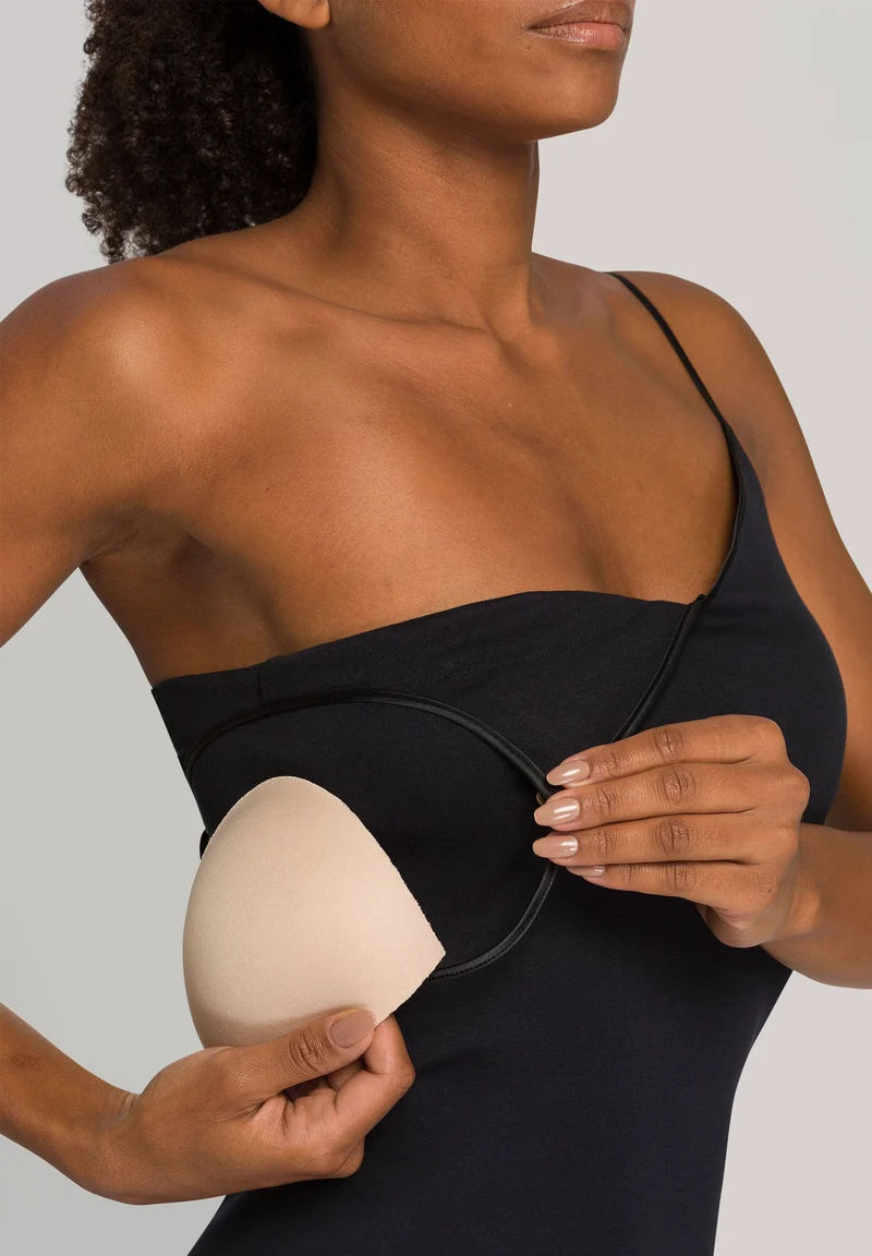 Cotton Seamless Padded Spaghetti Top | black 071605-070019