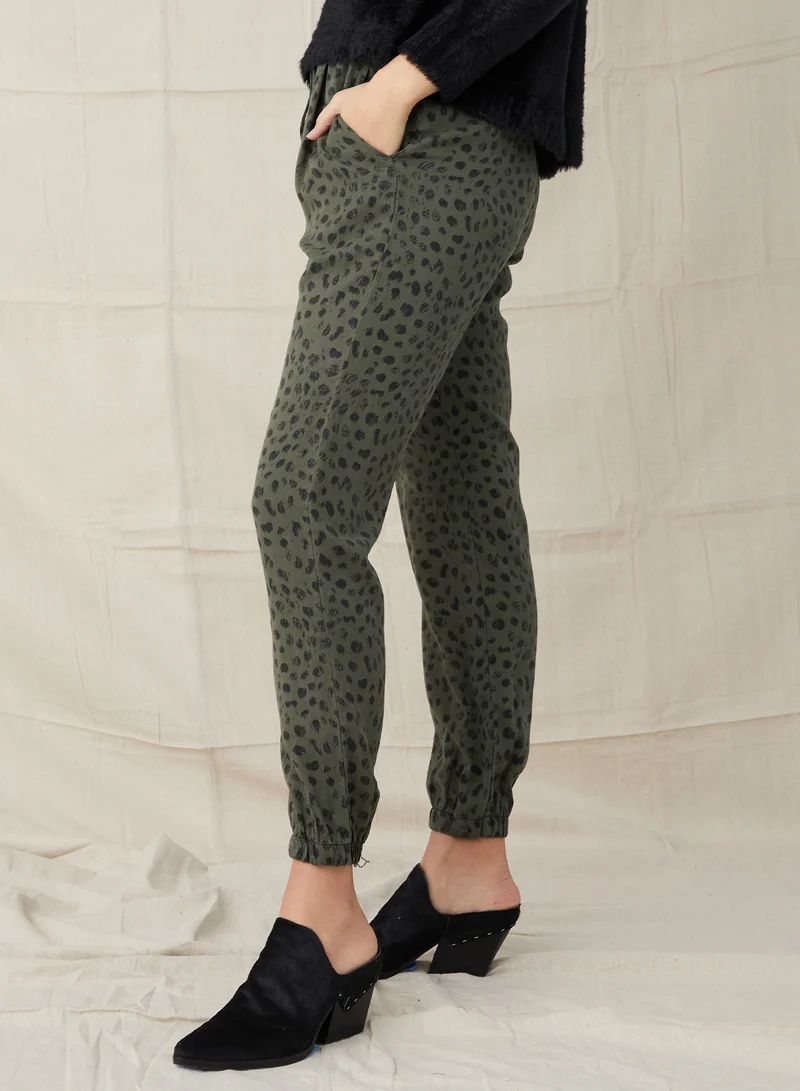 Pleat Front Dark Ivy Jogger