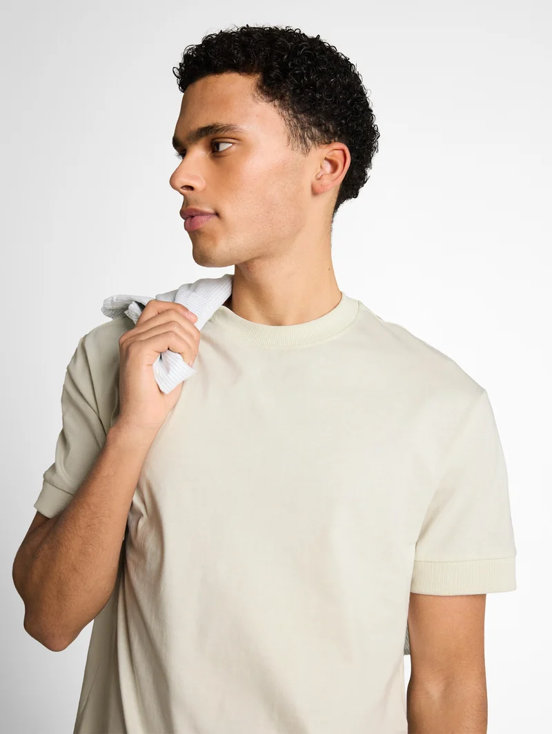 Relaxed Fit T-Shirt mit Rippbündchen