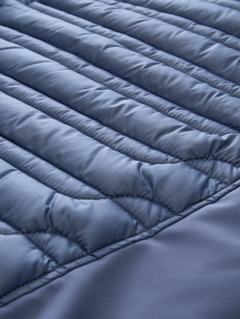 Lightweight Hybrid Steppjacke mit Stehkragen