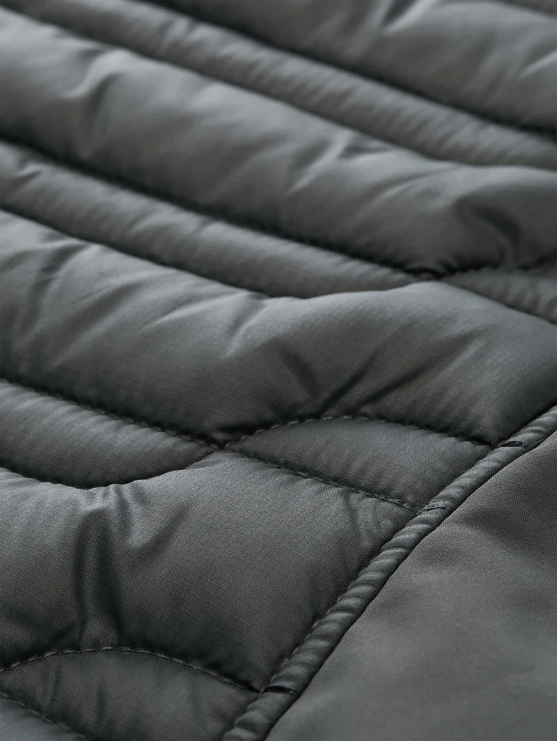 Lightweight Hybrid Steppjacke mit Stehkragen