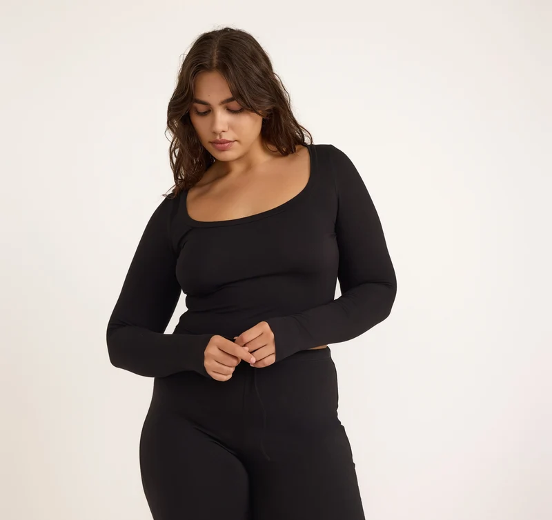 Everyday Scoop Neck Long Sleeve Tee