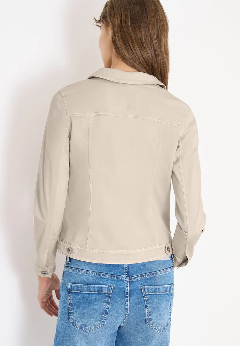 Jeansjacke mit Brusttaschen und Knöpfen