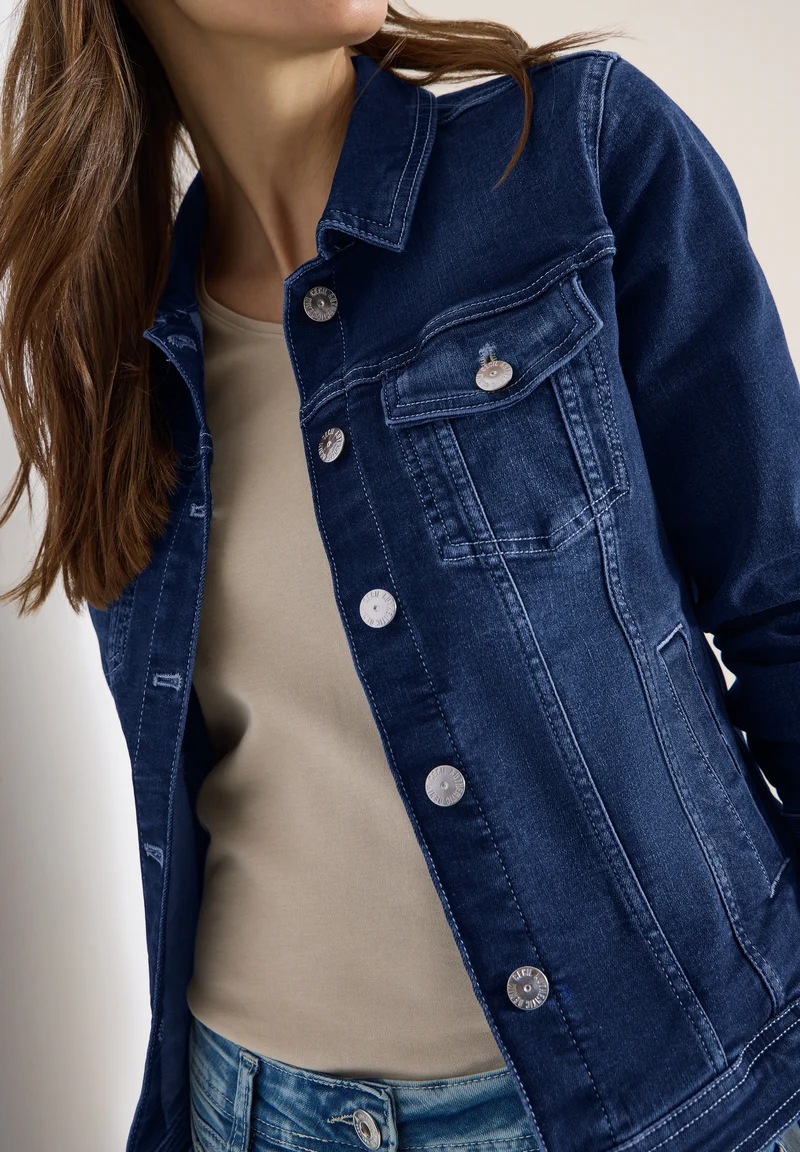 Jeansjacke mit Brusttaschen und Knöpfen