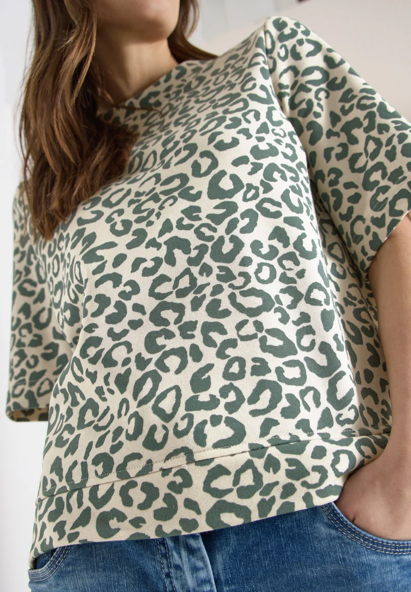 Kurzarm Sweatshirt mit Leo-Print
